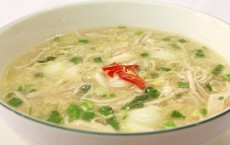 Cách chế biến súp tổ yến với cua và vi cá