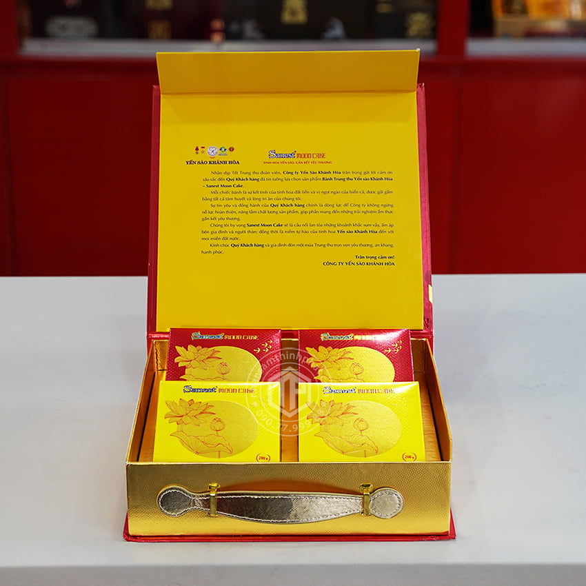 Bánh trung thu Yến Sào hộp 4 bánh x 200gr (2 thập cẩm, 2 nhân mềm)