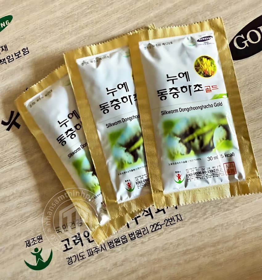 Nước đông trùng hạ thảo Hàn Quốc hộp gỗ 60 gói Nước đông trùng hạ thảo Hàn Quốc hộp gỗ 60 gói