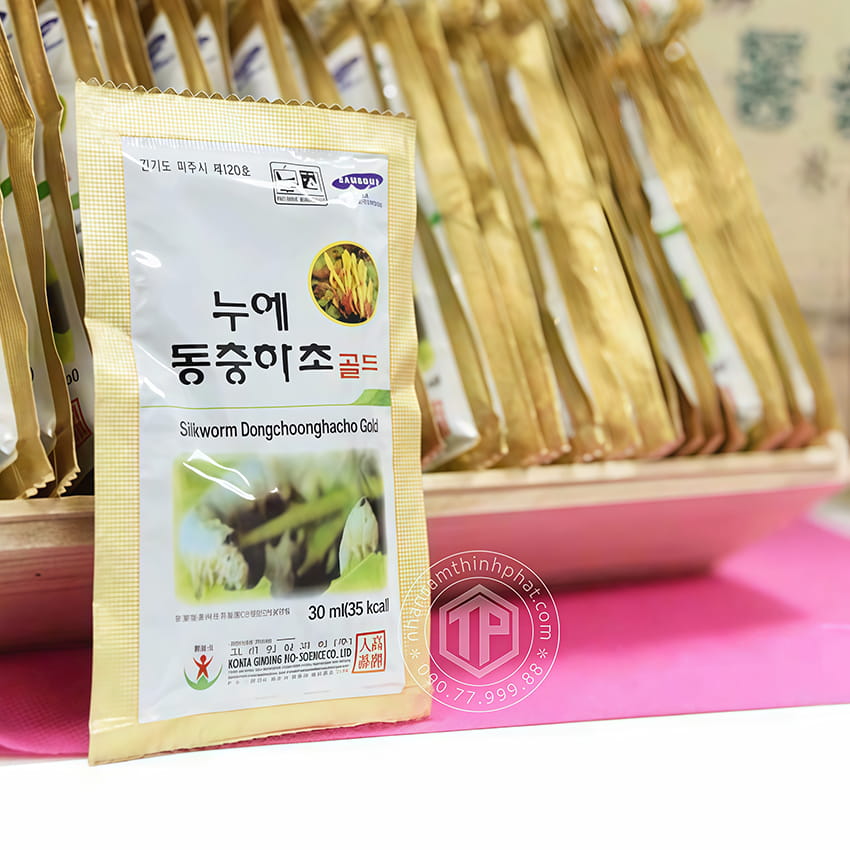 Nước đông trùng hạ thảo Hàn Quốc hộp gỗ 60 gói Nước đông trùng hạ thảo Hàn Quốc hộp gỗ 60 gói