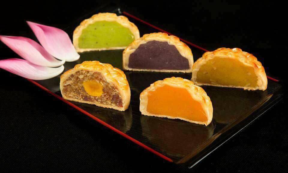 Trung thu vị tình thân trong từng chiếc bánh